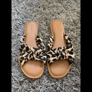 Old navy leopard size 9 knotted twist sandals